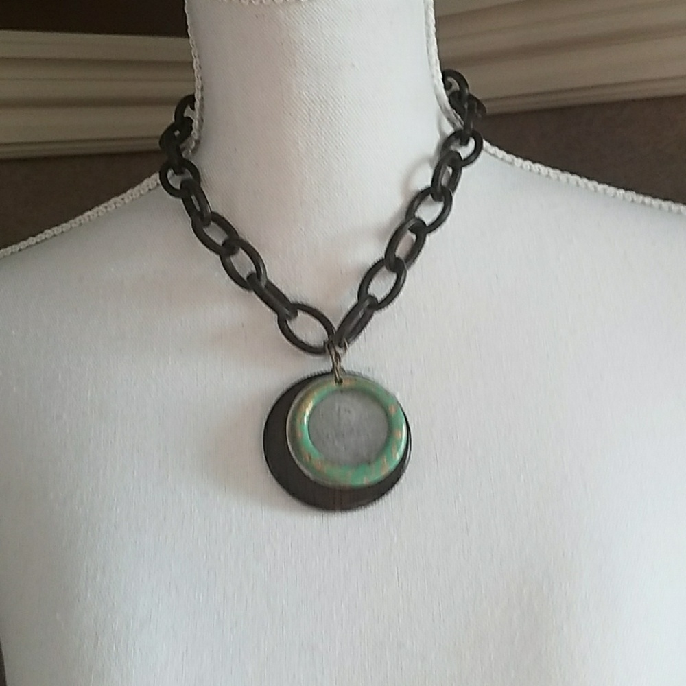 Women's necklace